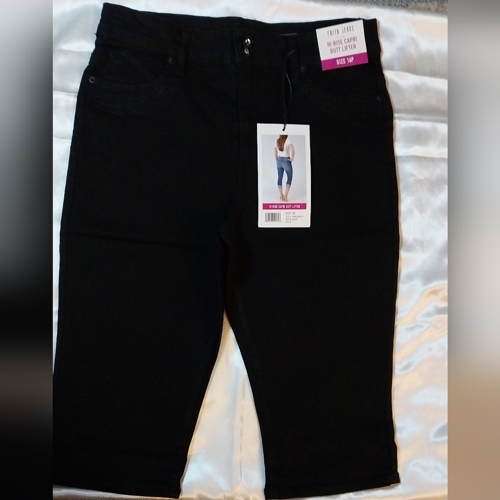 Hi Rise Capri Black Butt Lifter Jeans